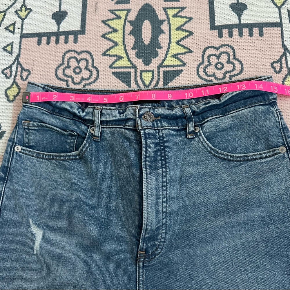 Express Stretch Ripped Mom Jean Super High Rise - Picture 5 of 14